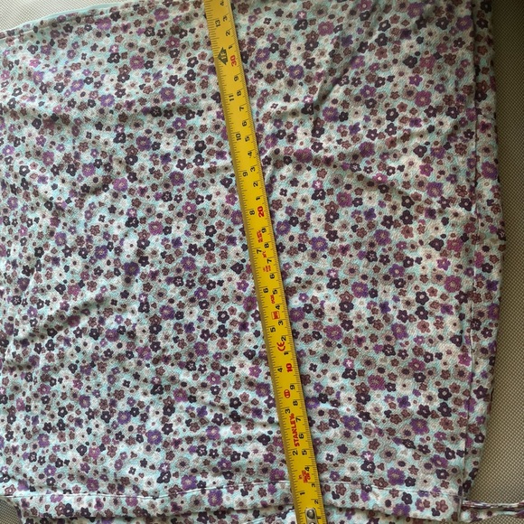 Aritzia flowery skirt - Picture 6 of 9